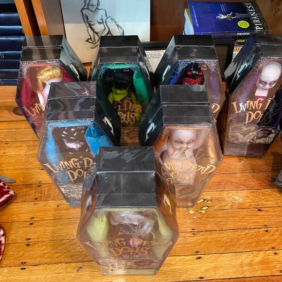 ORIGINAL Living Dead Dolls (Series Seven) - SEALED - Picture 5 of 14